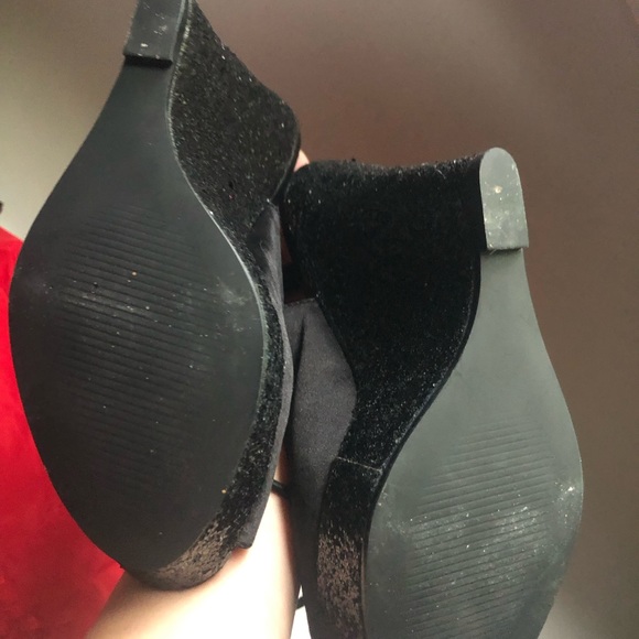 Black Satin Sequins Black 5" High Wedges Size 6 - Picture 3 of 5